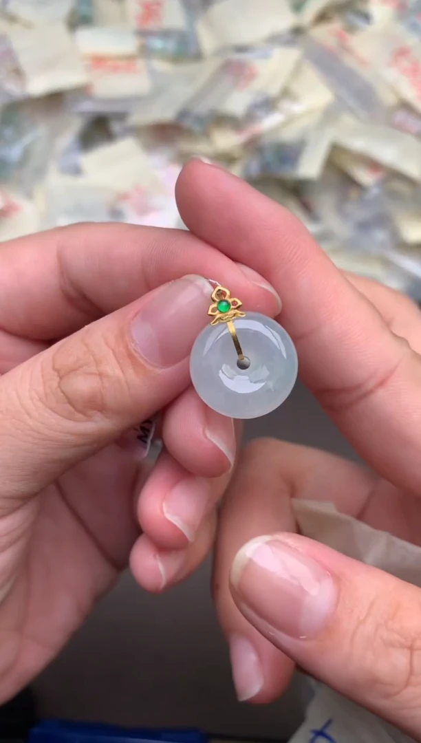 翡翠挂件18K金镶嵌—