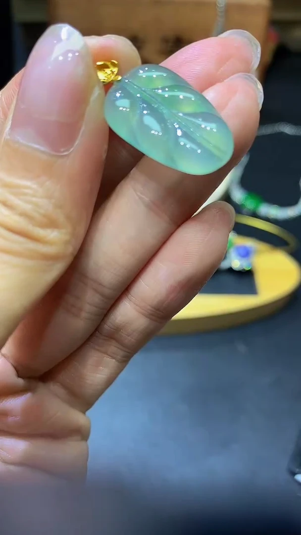 翡翠18K金镶嵌颈饰团购