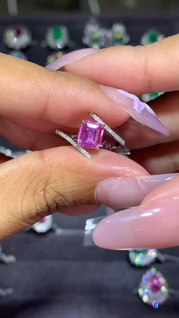戒指彩色蓝宝石18K金镶嵌1.02CT