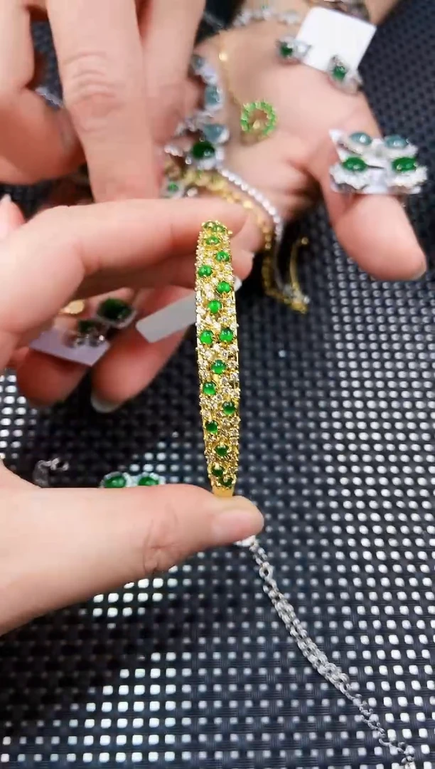 【闪购商品】翡翠手镯未镶嵌11111111