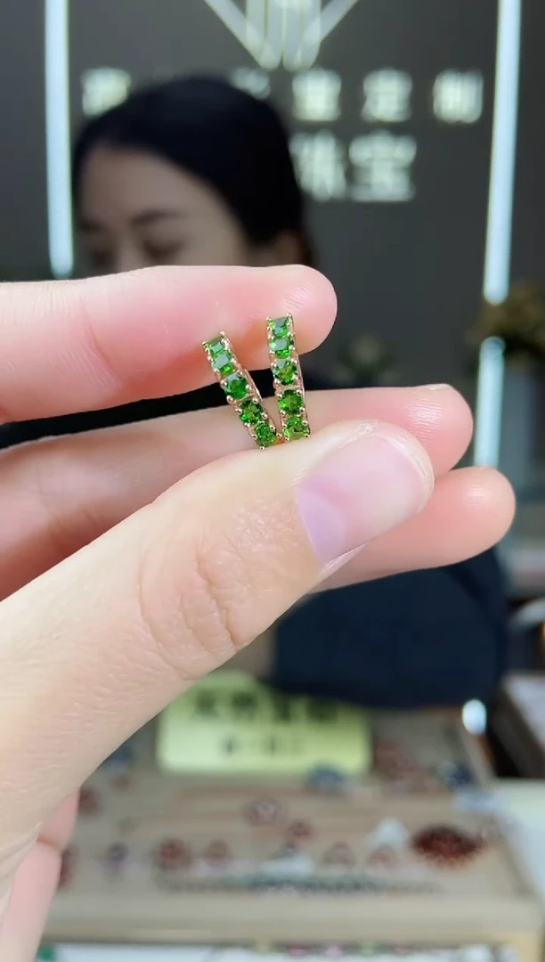 【闪购商品】透辉石耳饰银S925镶嵌耳饰