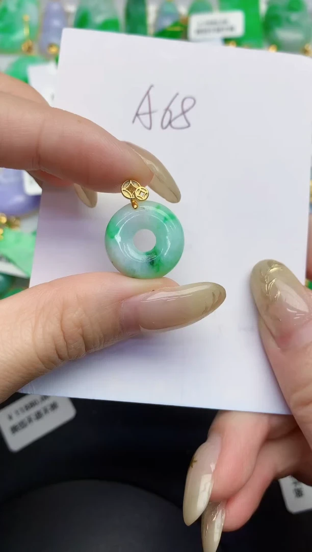 翡翠未镶嵌颈饰缅甸天然翡翠A货