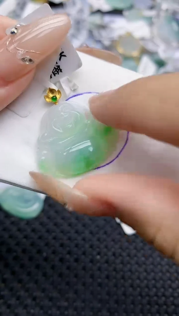 颈饰18K金镶嵌翡翠   天然翡翠A货  百元以上9米证书费自理