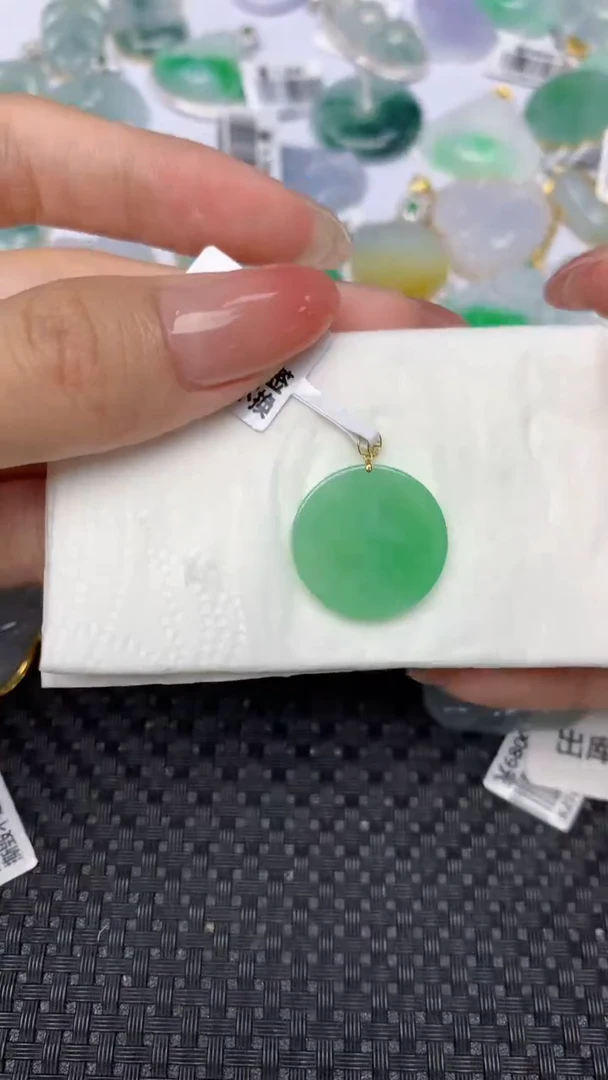 翡翠18K金镶嵌颈饰天然缅甸翡翠a货