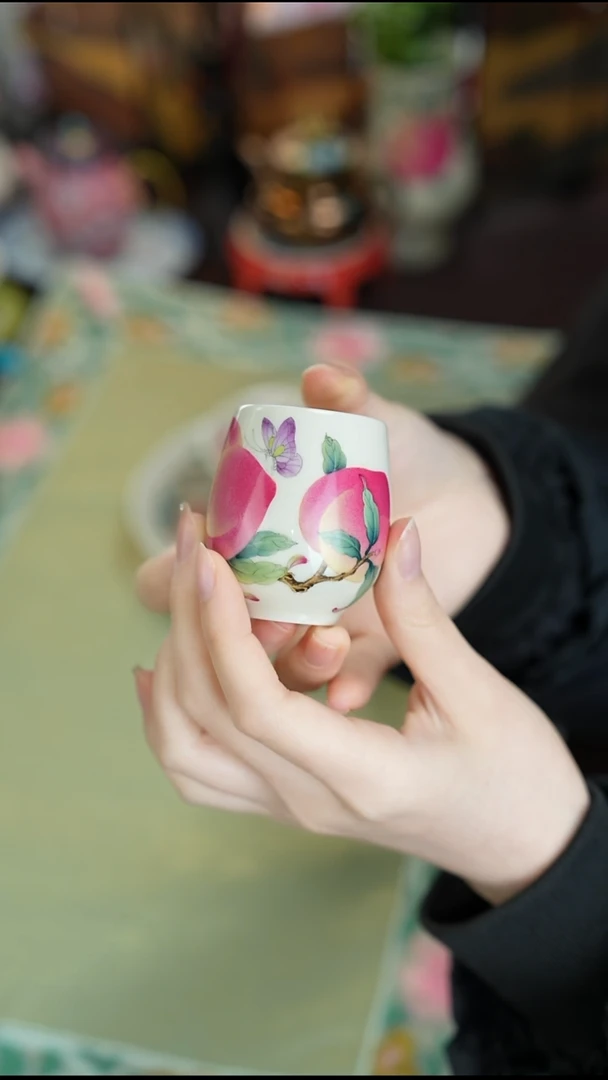 景德镇手工手绘雅圣粉彩杯