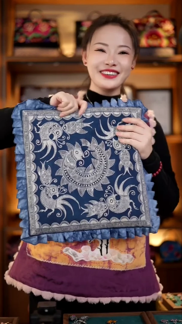 刺绣私人定制苗族手工坐垫A342