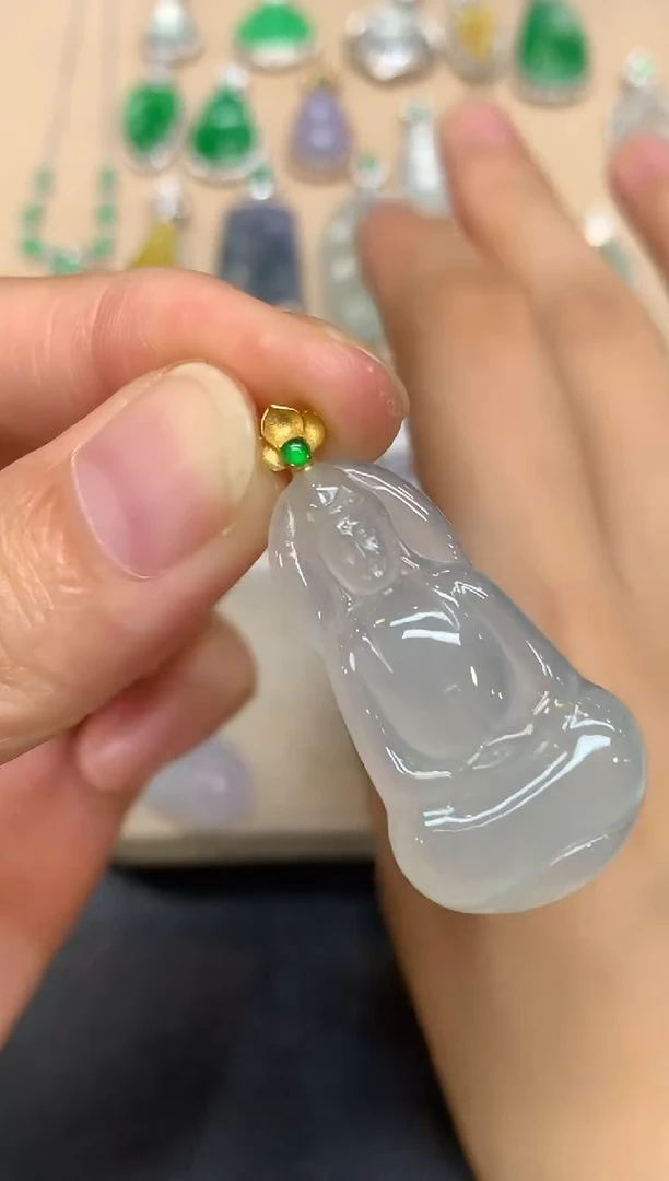 颈饰18K金镶嵌翡翠观音【无服务费