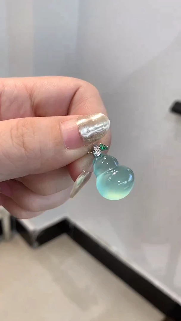 未镶嵌蛇纹石玉颈饰葫芦不带链子