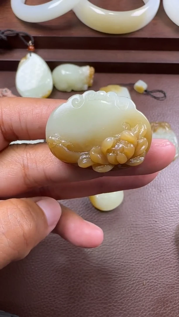 未镶嵌和田玉挂件和田玉挂件