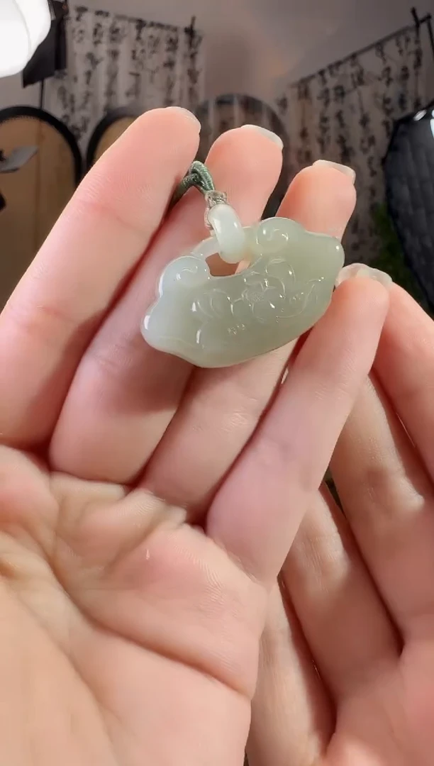 和田玉未镶嵌颈饰锁