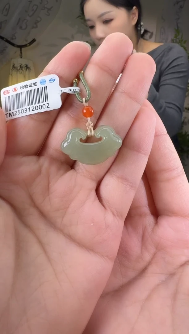 和田玉未镶嵌颈饰锁 p