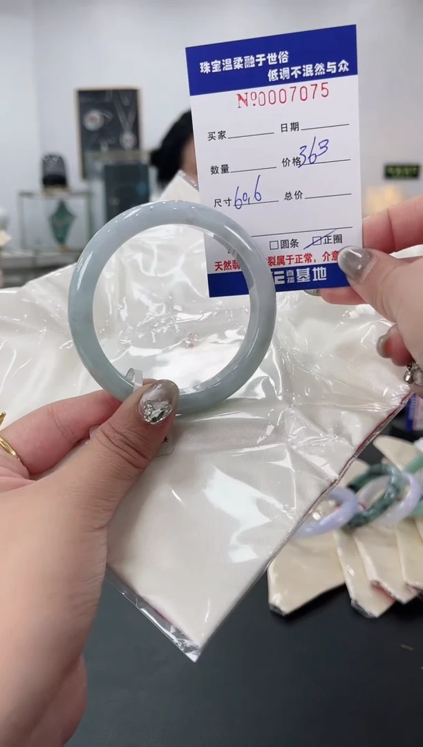 【闪购商品】翡翠手镯未镶嵌天然翡翠A货