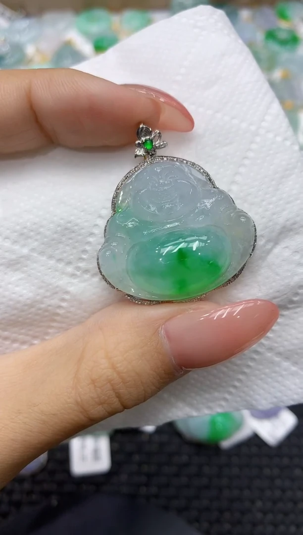 颈饰18K金镶嵌翡翠111111111111