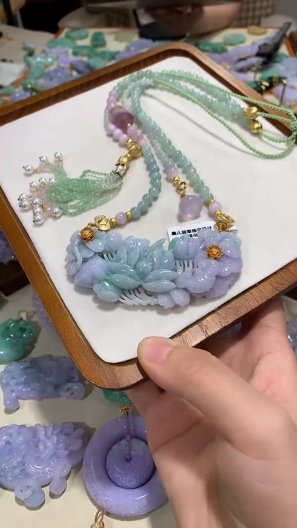 颈饰未镶嵌翡翠吊坠