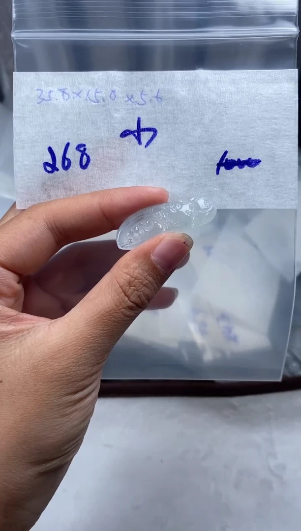 未镶嵌定制翡翠小**儿裸石