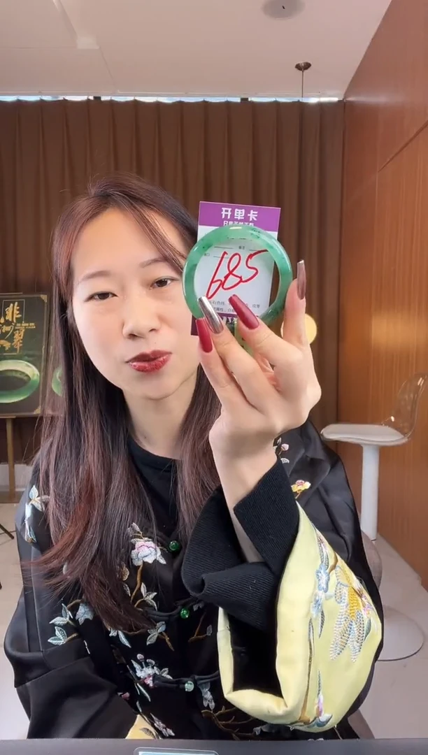 【闪购商品】石英质玉手镯未镶嵌非洲翠