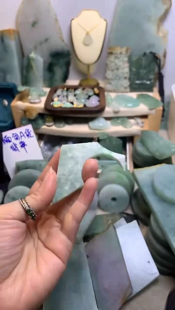 【闪购商品】翡翠挂件未镶嵌缅甸A货翡翠，没有运费险