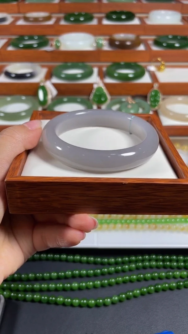 【闪购商品】和田玉手镯未镶嵌.