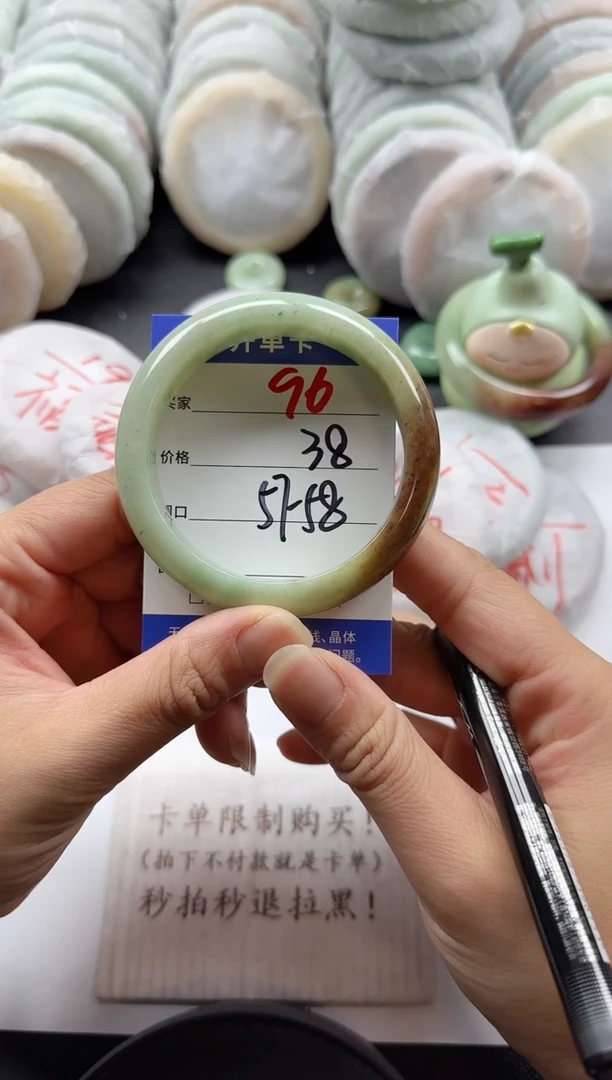 未镶嵌手镯石英质玉96