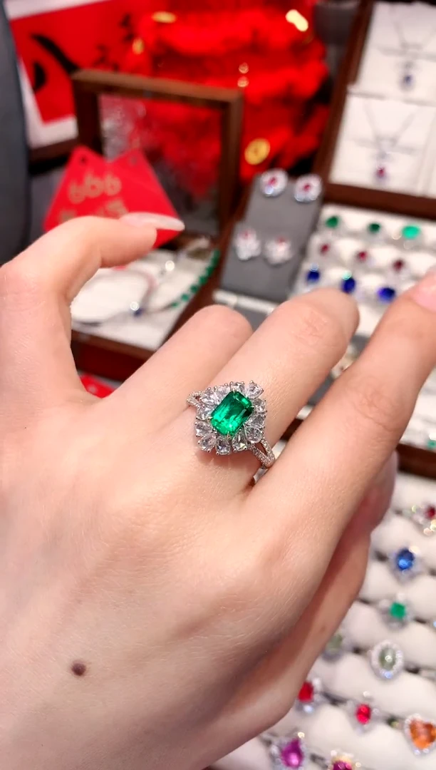 【闪购商品】祖母绿戒指18K金镶嵌1.16ct/天然宝石/七天无理由