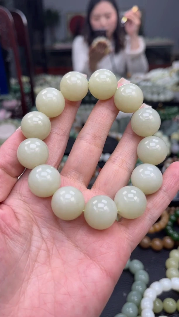 【闪购商品】和田玉手串未镶嵌新疆且末奶油黄卡18