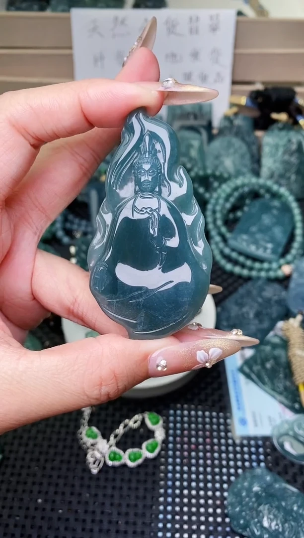 颈饰未镶嵌翡翠