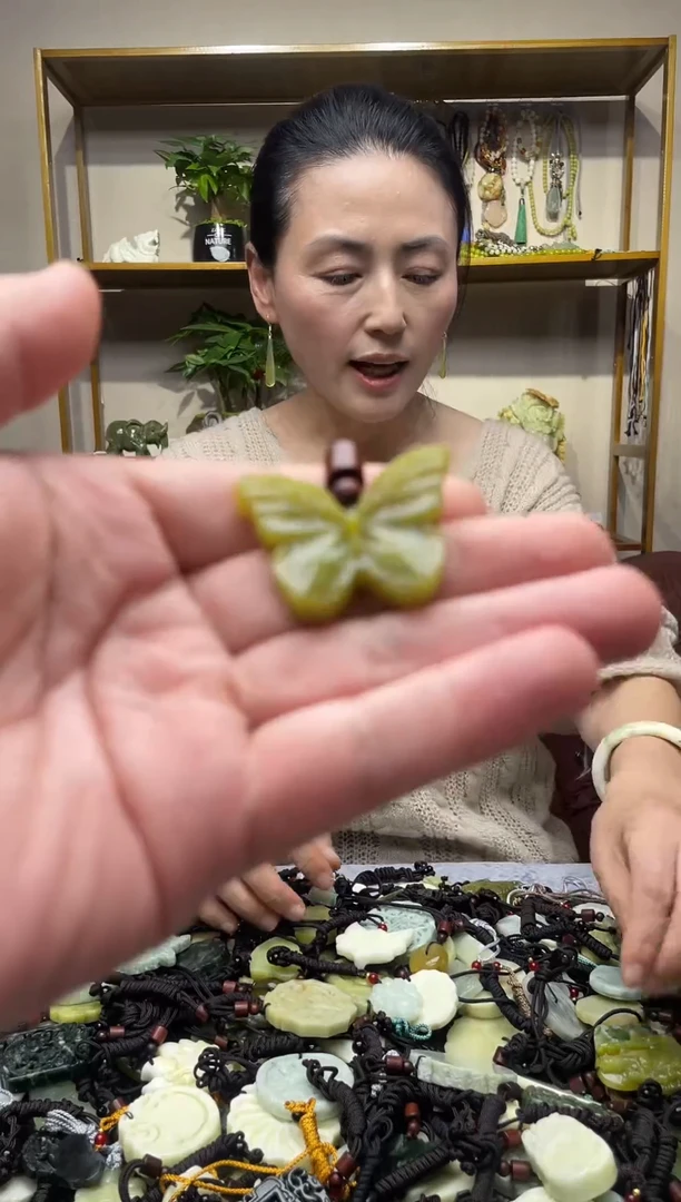 未镶嵌岫玉吊坠`