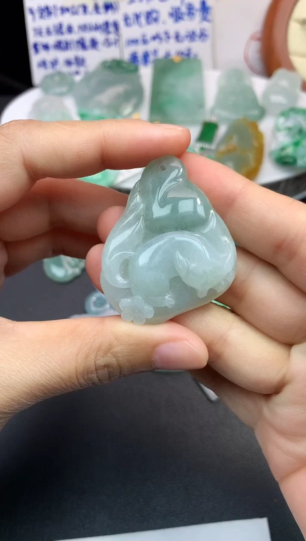 颈饰未镶嵌翡翠吊坠