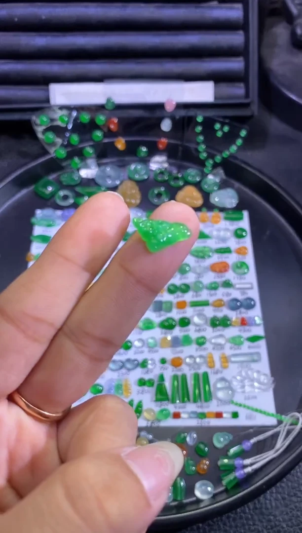 未镶嵌挂件翡翠大象