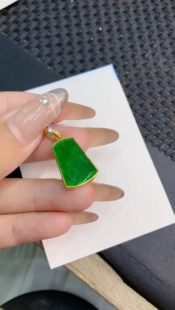 颈饰未镶嵌翡翠1