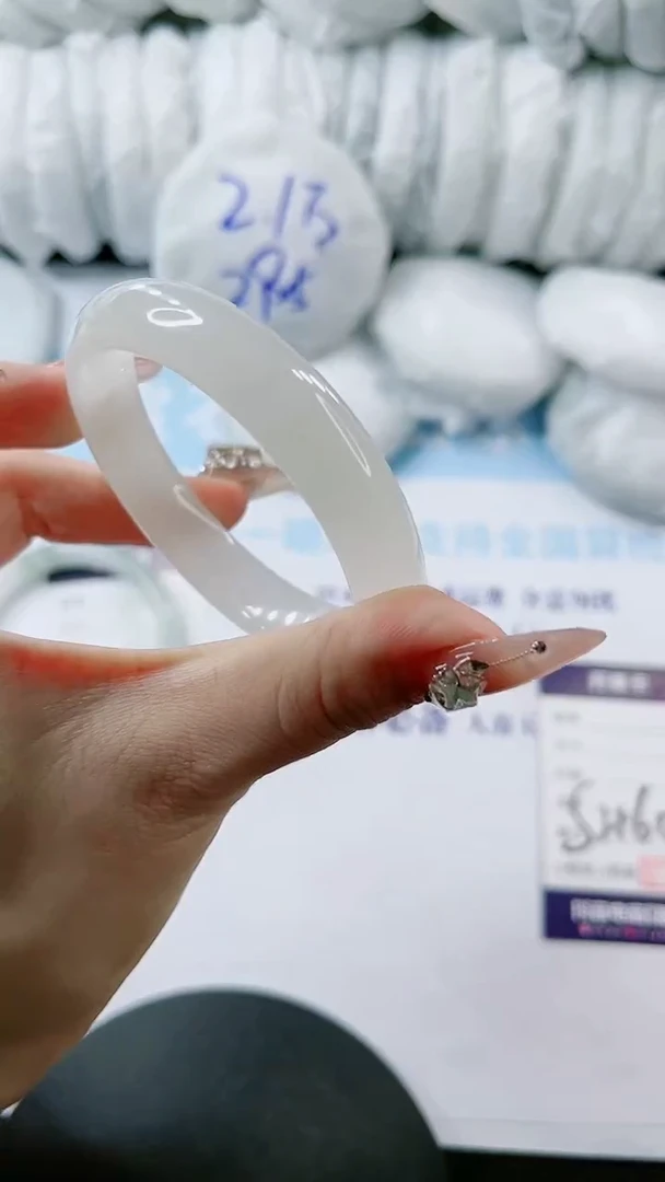 【闪购商品】石英质玉手镯未镶嵌多样性发货S460