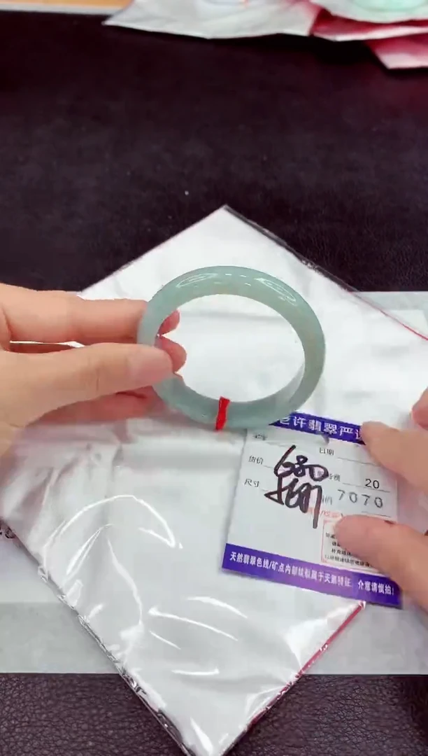 未镶嵌手镯翡翠1