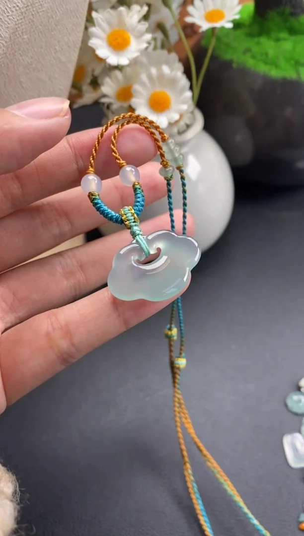 散珠翡翠冰种如意锁