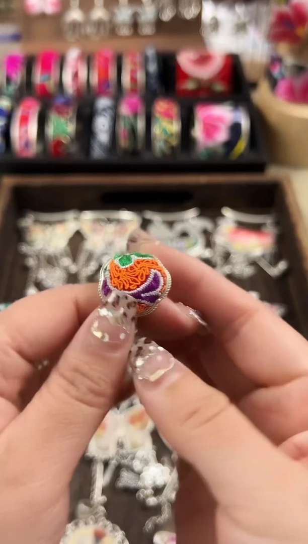 【闪购商品】织绣民族风老绣饰品526