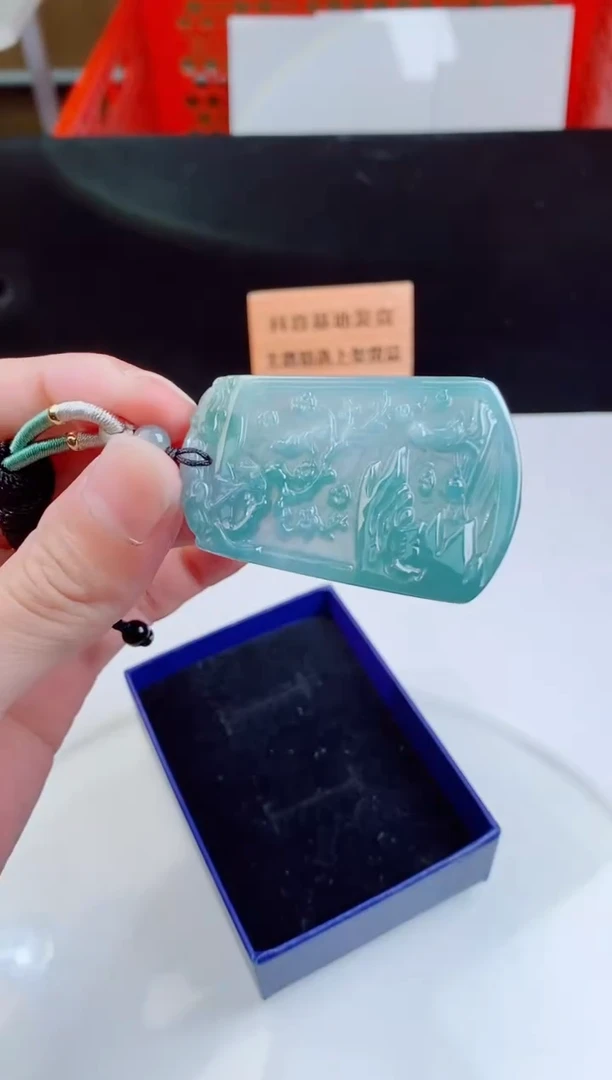 颈饰未镶嵌翡翠    ·