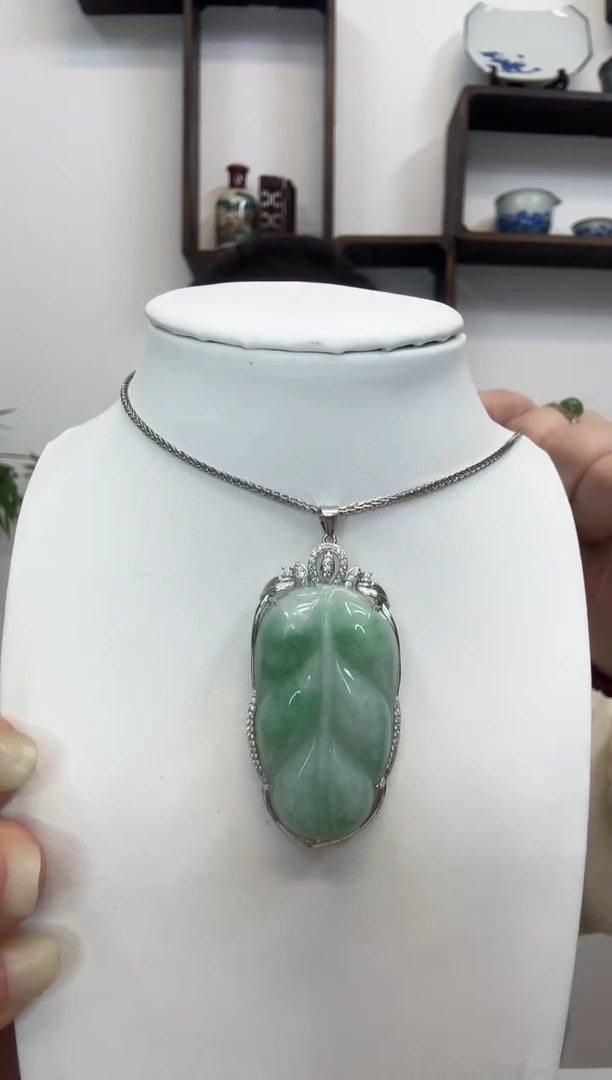 吊坠(赠链)银S925镶嵌翡翠叶子