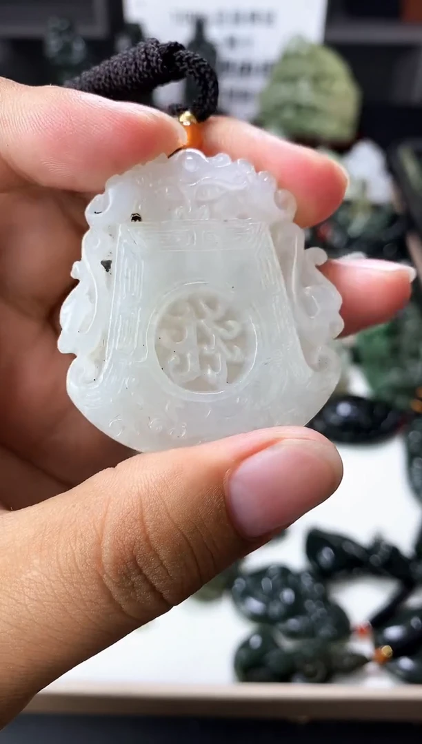 颈饰未镶嵌和田玉1