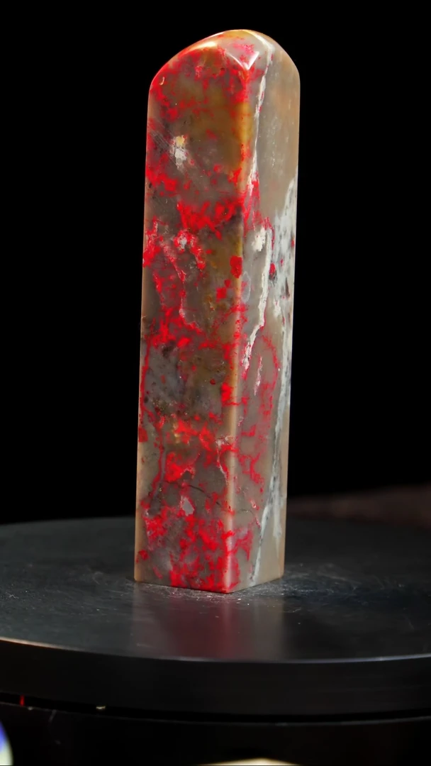 昌化石精品牛角冻鸡血石