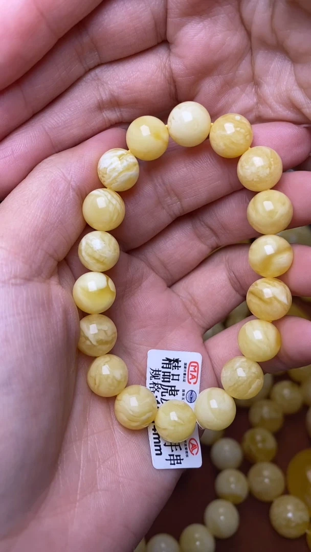 未镶嵌琥珀裸石葵. 76