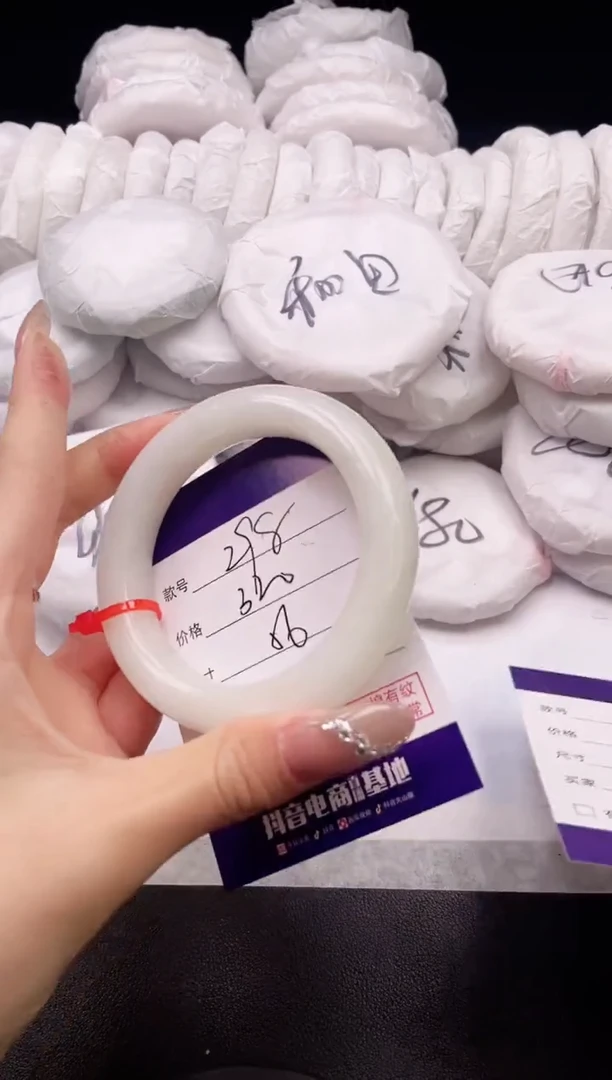 【闪购商品】和田玉手镯未镶嵌6K298-56