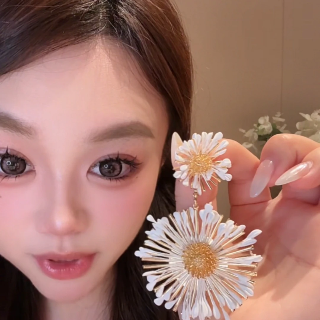 铜合金布艺耳饰 度假风太阳花朵耳环女夸张显脸小拍照耳饰D069