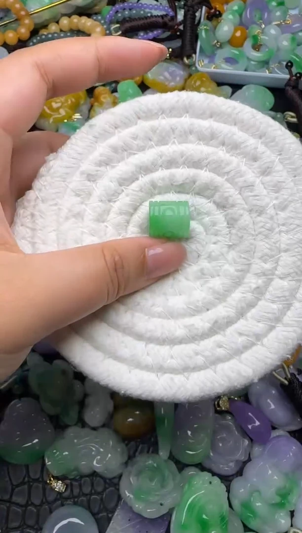 颈饰未镶嵌翡翠缅甸翡翠吊坠