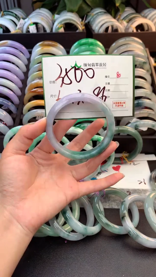 未镶嵌定制翡翠毛货需精细抛光+多人