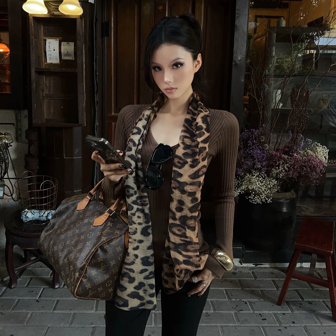 竖坑条V领纯色百搭针织衫修身显瘦女2025秋季新款长袖内搭打底衫