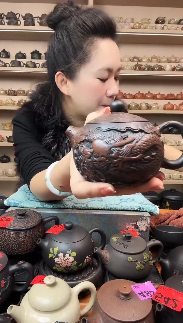 壶满雕龙凤西施  697