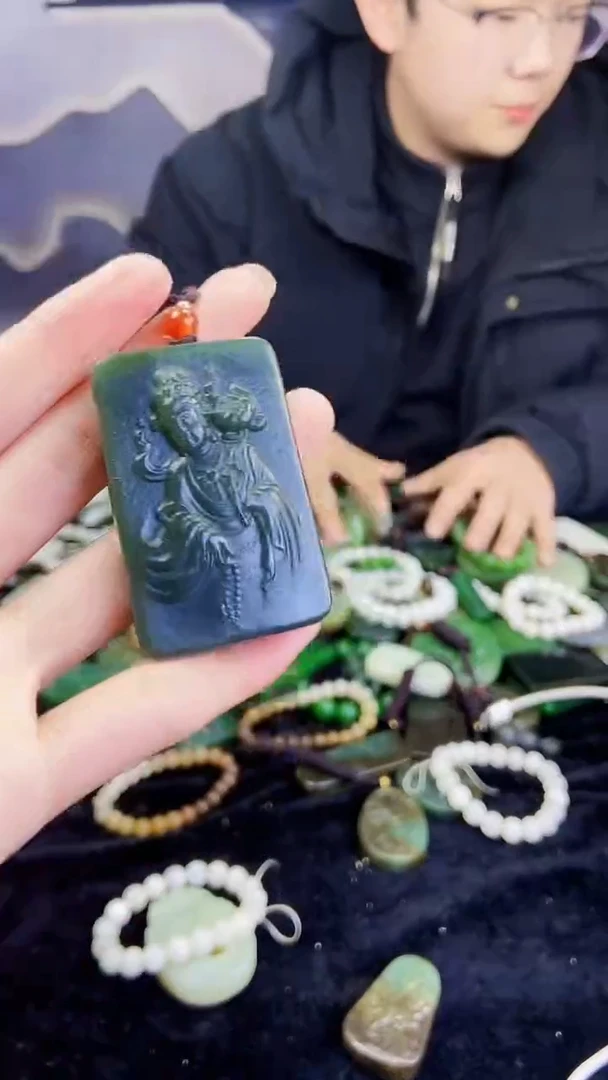 颈饰未镶嵌和田玉1