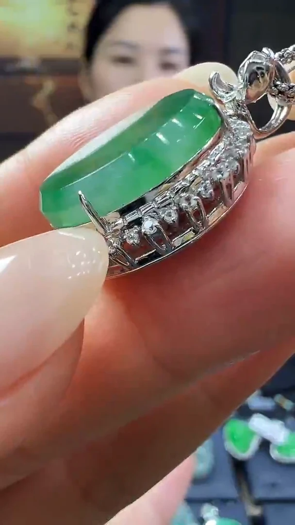 18K金镶嵌挂件翡翠圆牌 不含链