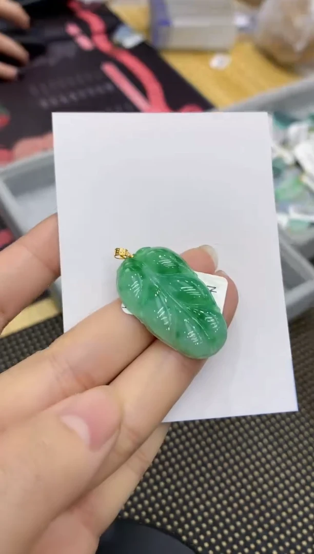 【闪购商品】翡翠颈饰18K金镶嵌8888888888