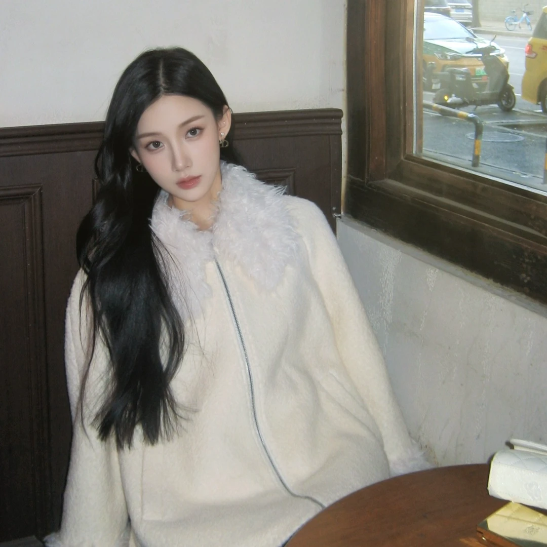 ROCHAROMA ｜RāRā Girl分享  -毛毛拼接斗篷外套