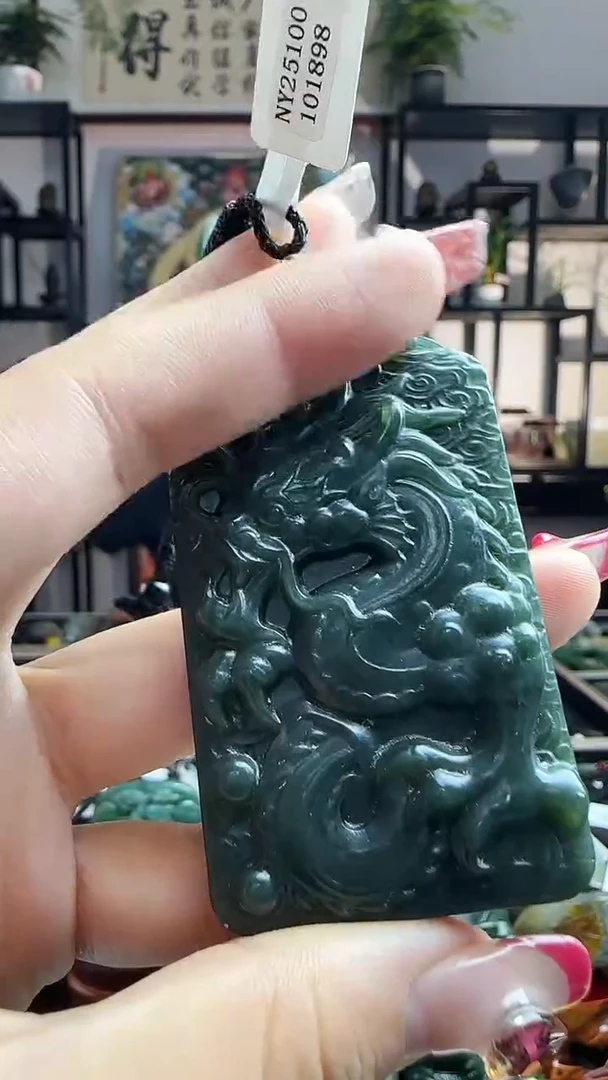 颈饰未镶嵌和田玉龙牌多样性发其一